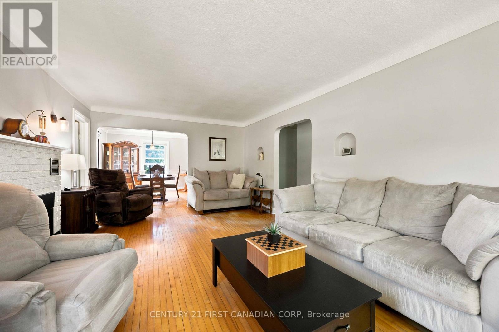 1027 LONDON ROAD - 11