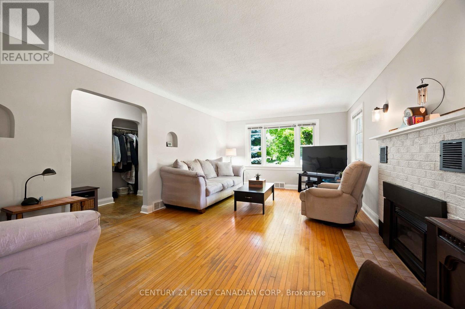 1027 LONDON ROAD - 7