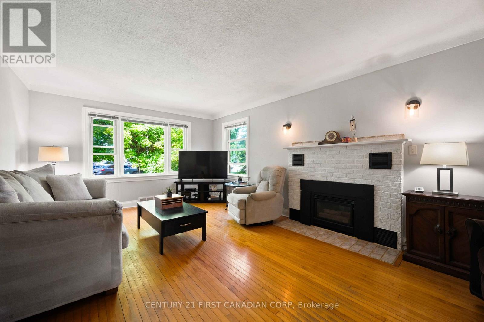 1027 LONDON ROAD - 9