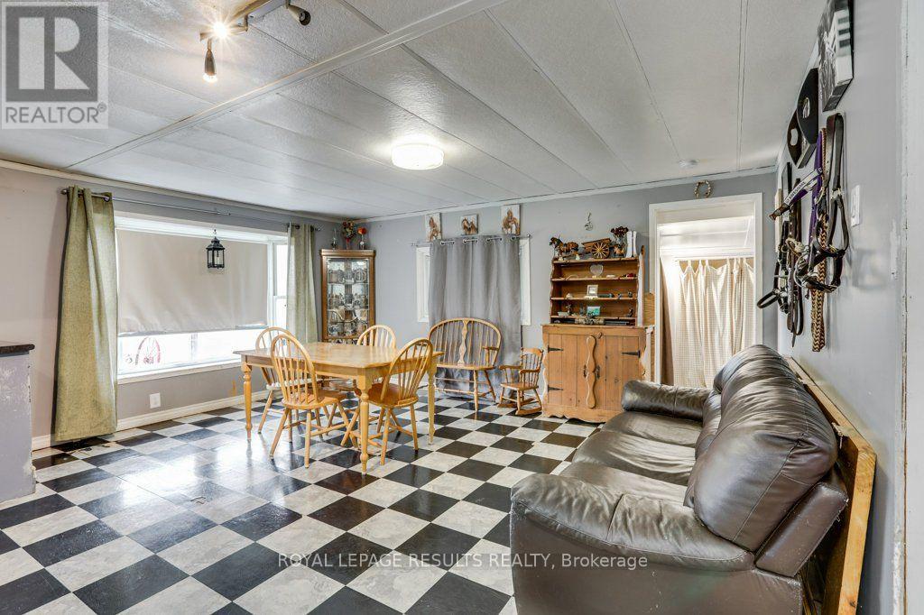 24 PINEVIEW AVENUE - 11