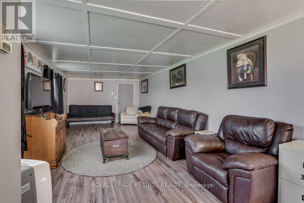 24 PINEVIEW AVENUE - Image 16