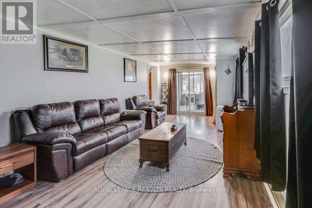 24 PINEVIEW AVENUE - Image 18