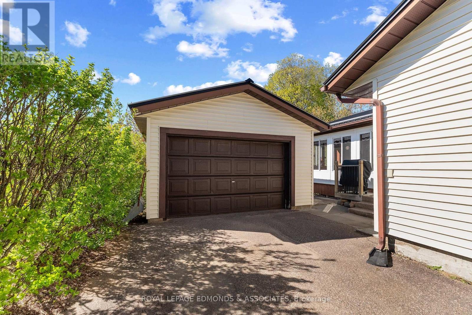 5 LASALLE DRIVE - Image 42