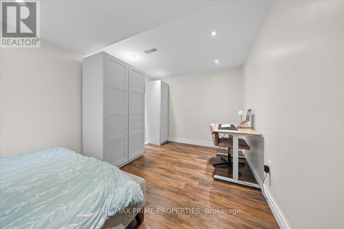 78 FIELDGATE DRIVE - 39