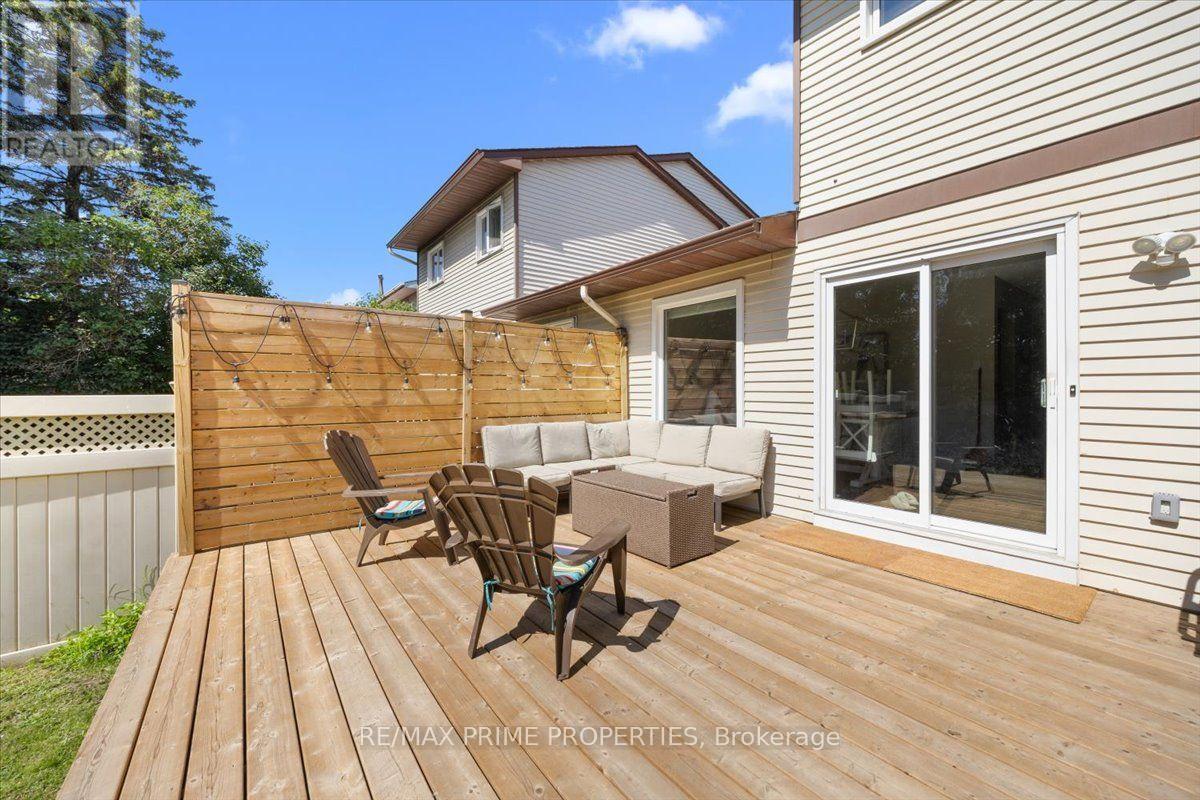 78 FIELDGATE DRIVE - 44