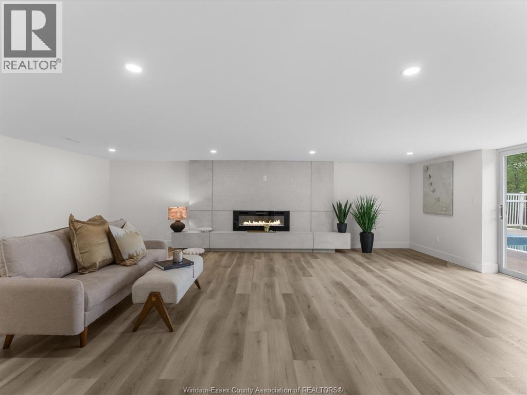 1838 SEACLIFF DRIVE - Image 28