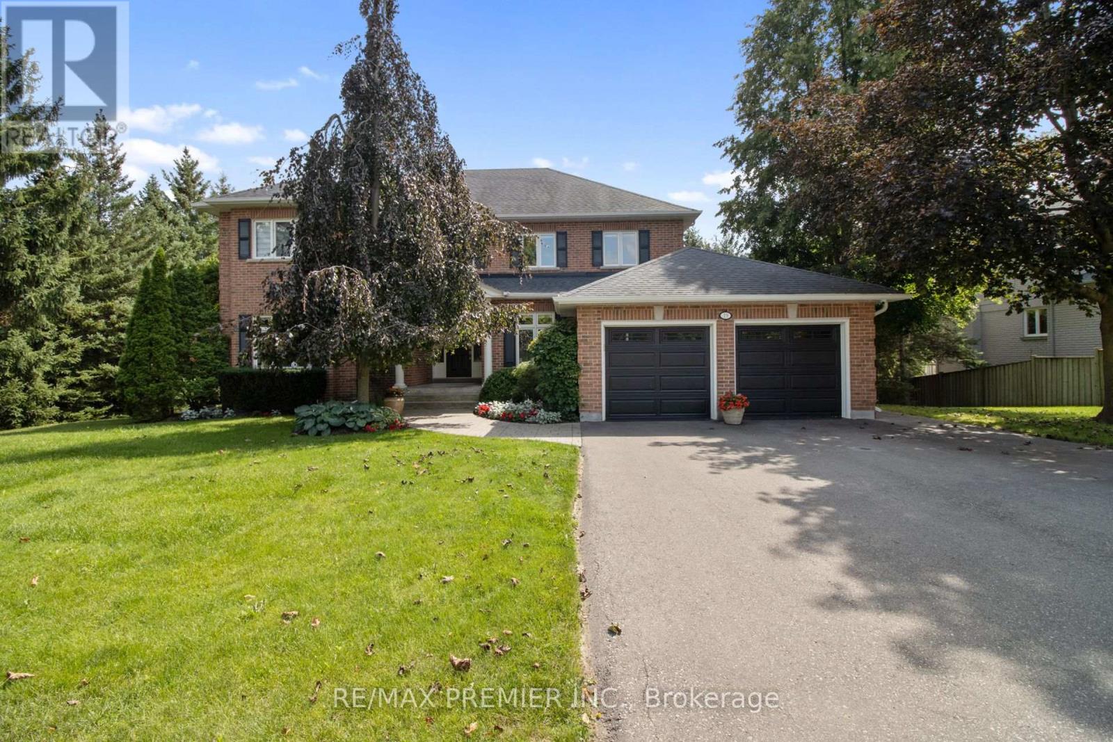 19 STOCKDALE CRESCENT - 1
