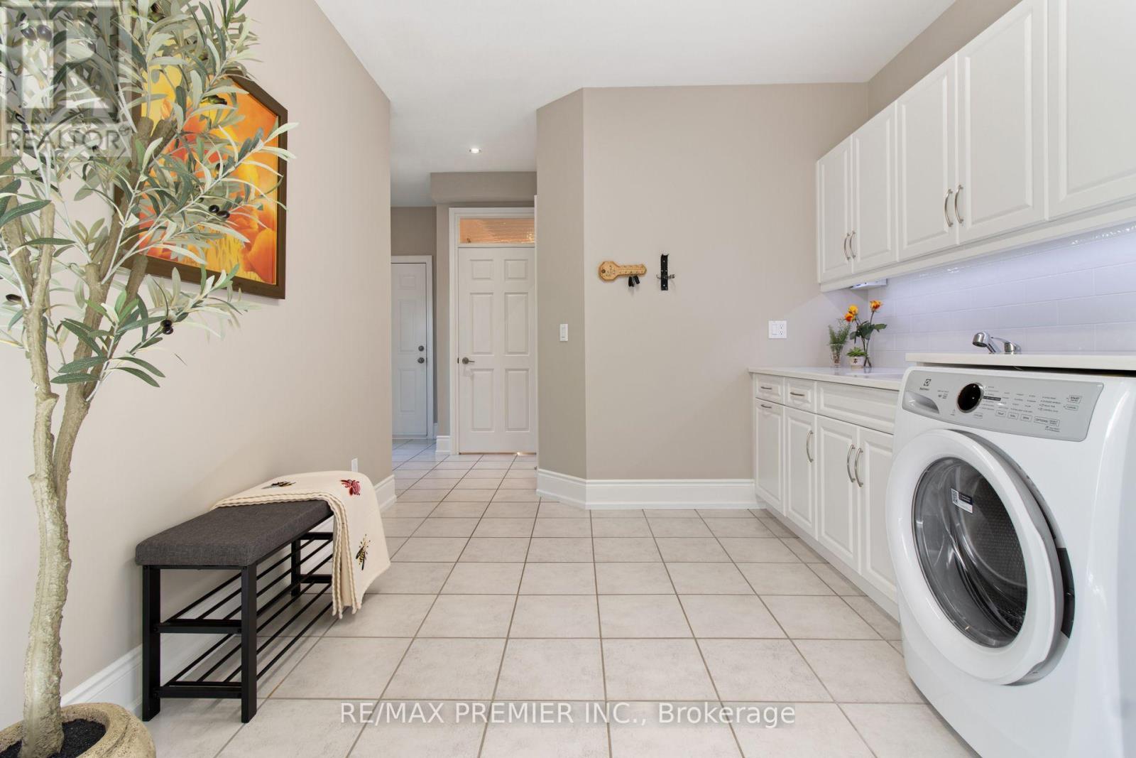 19 STOCKDALE CRESCENT - 20