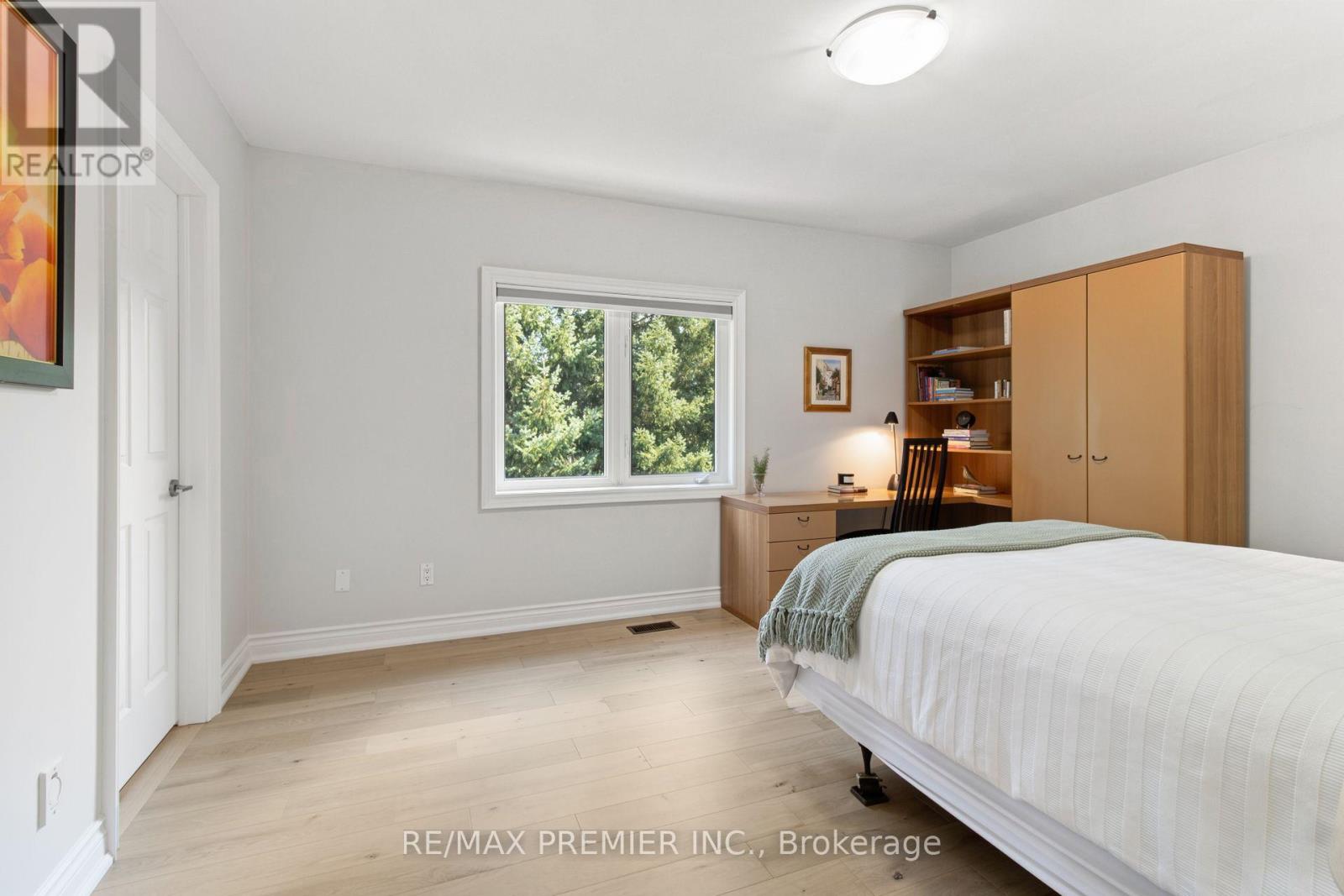 19 STOCKDALE CRESCENT - 26
