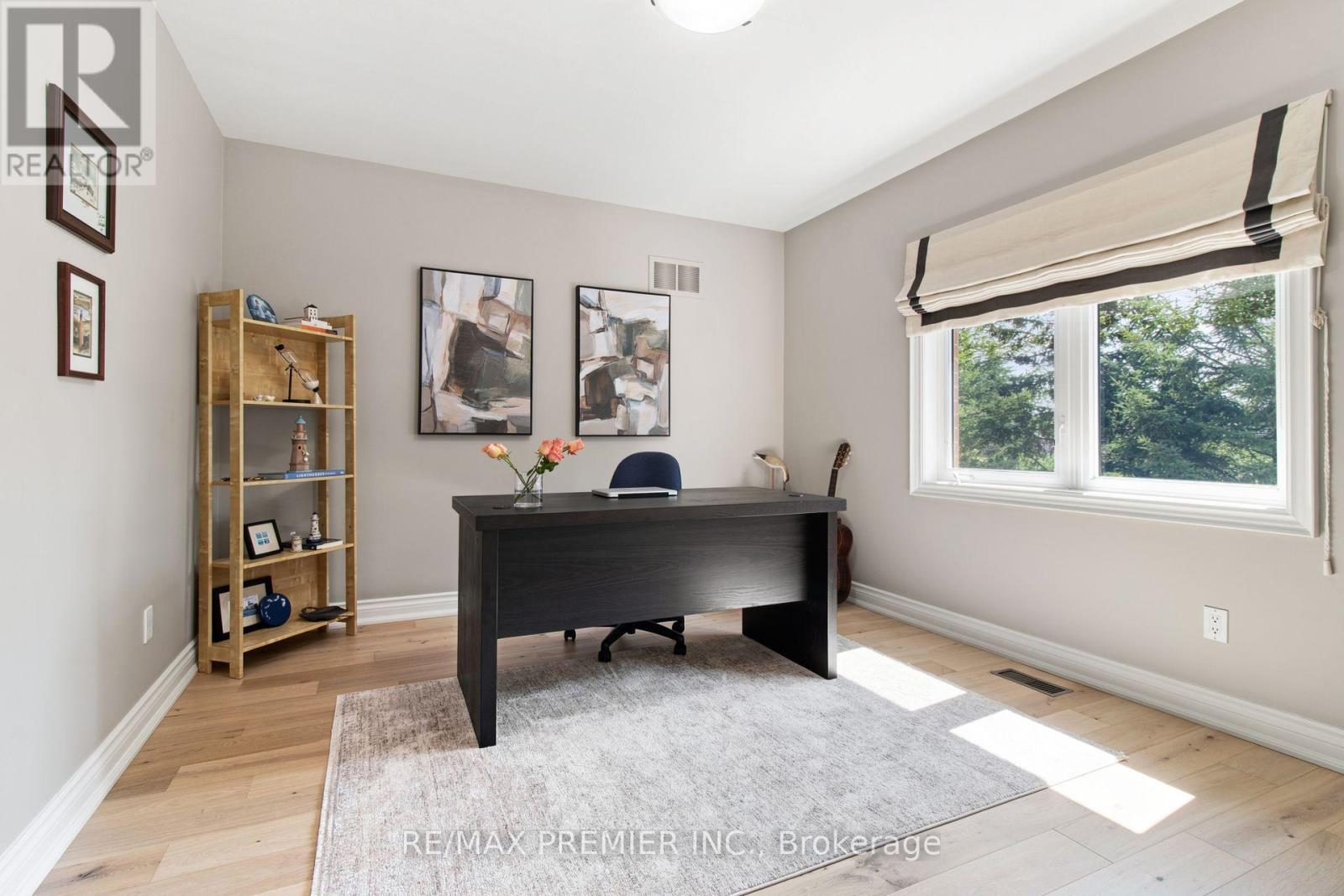 19 STOCKDALE CRESCENT - 27