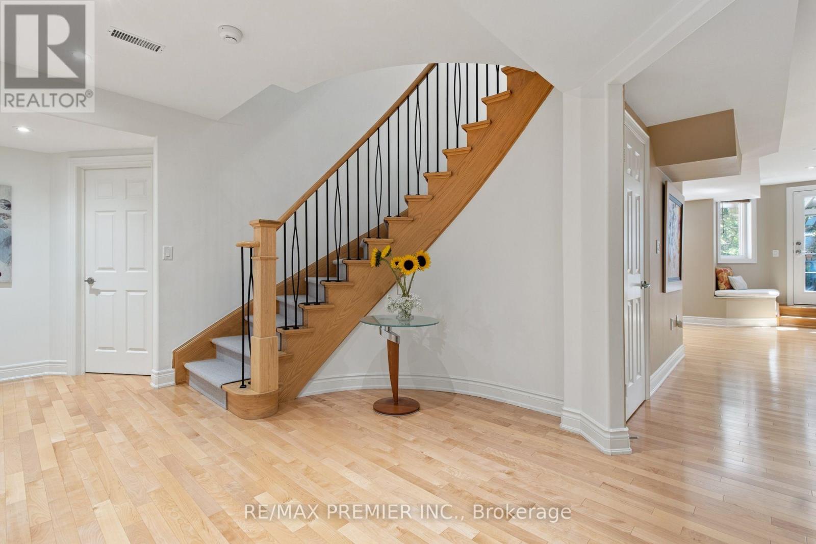 19 STOCKDALE CRESCENT - 33