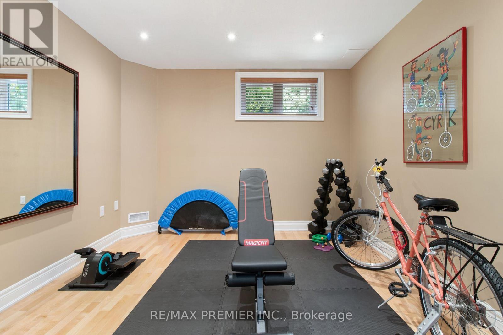19 STOCKDALE CRESCENT - 39