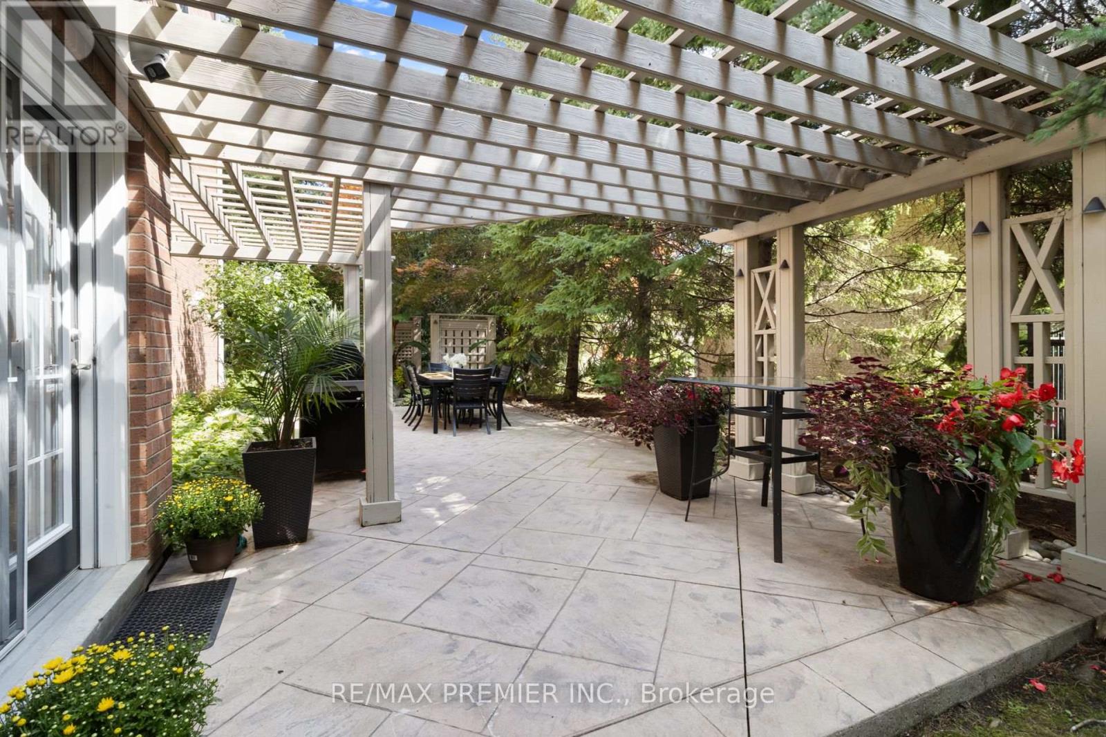 19 STOCKDALE CRESCENT - 42