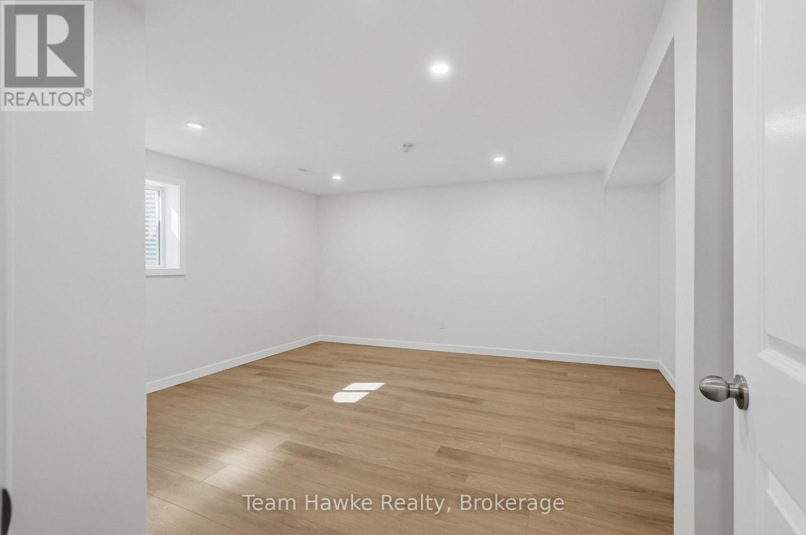 958 MONTREAL STREET - Image 32