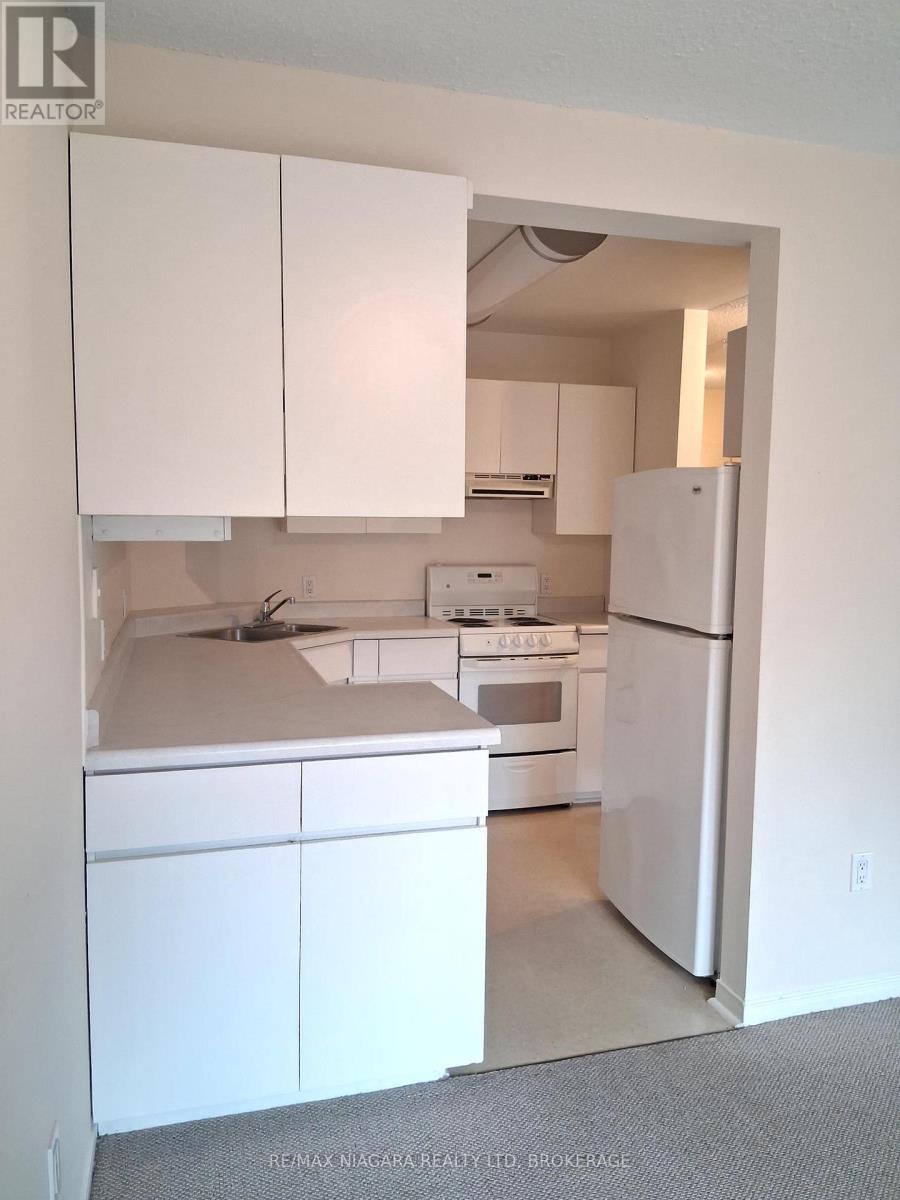 833 Foss Road — photo 12