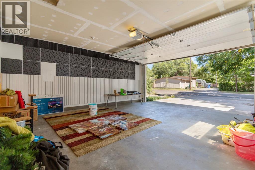 624 19 Street N - Image 34