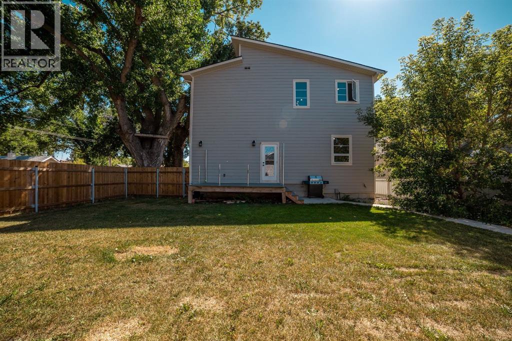 624 19 Street N - Image 39