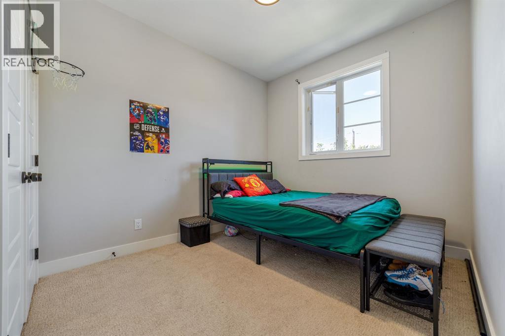 624 19 Street N - Image 17
