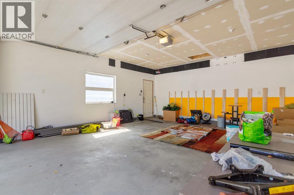 624 19 Street N - Image 35