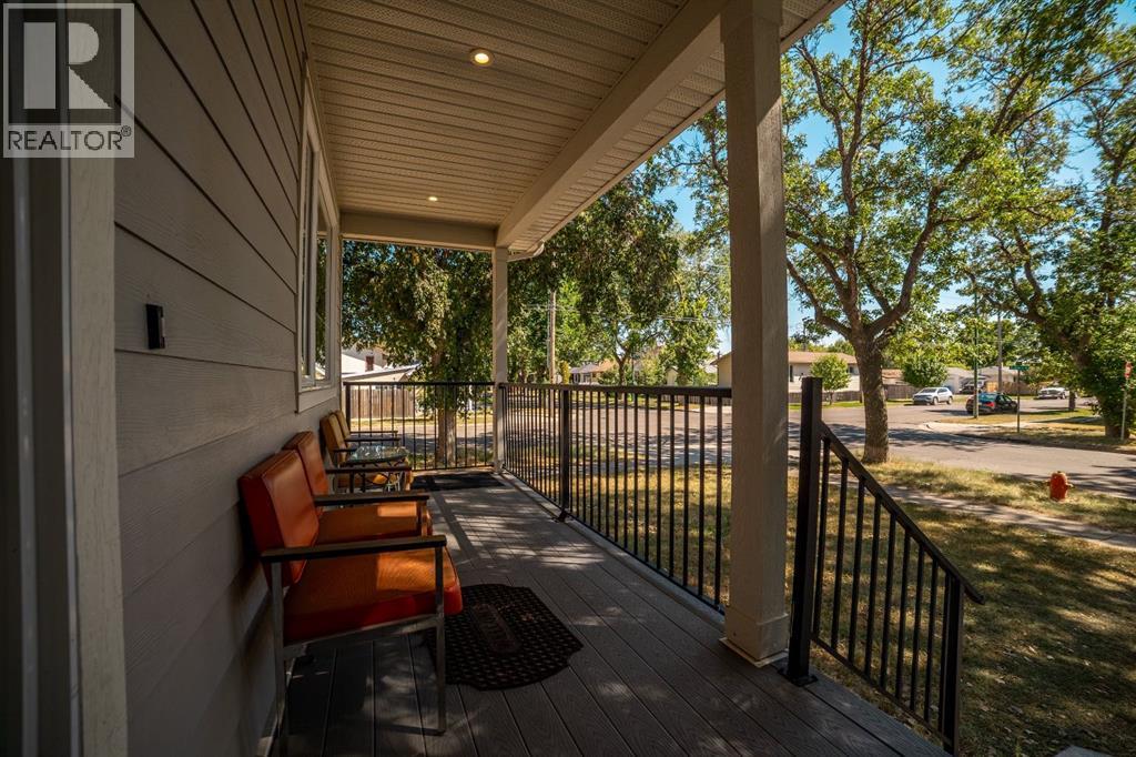 624 19 Street N - Image 36