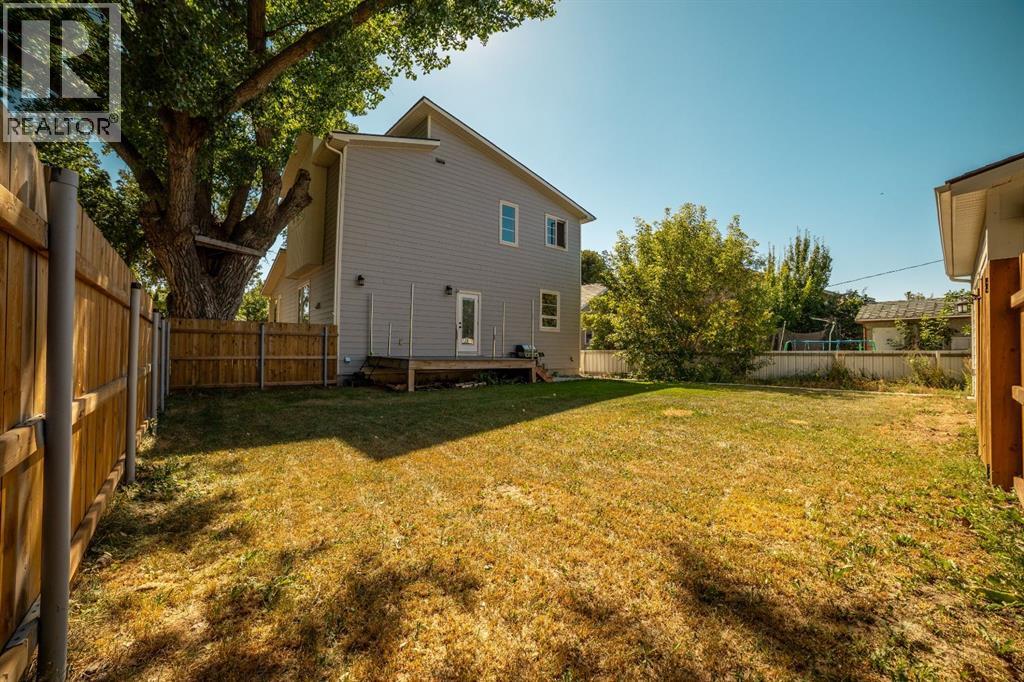 624 19 Street N - Image 40
