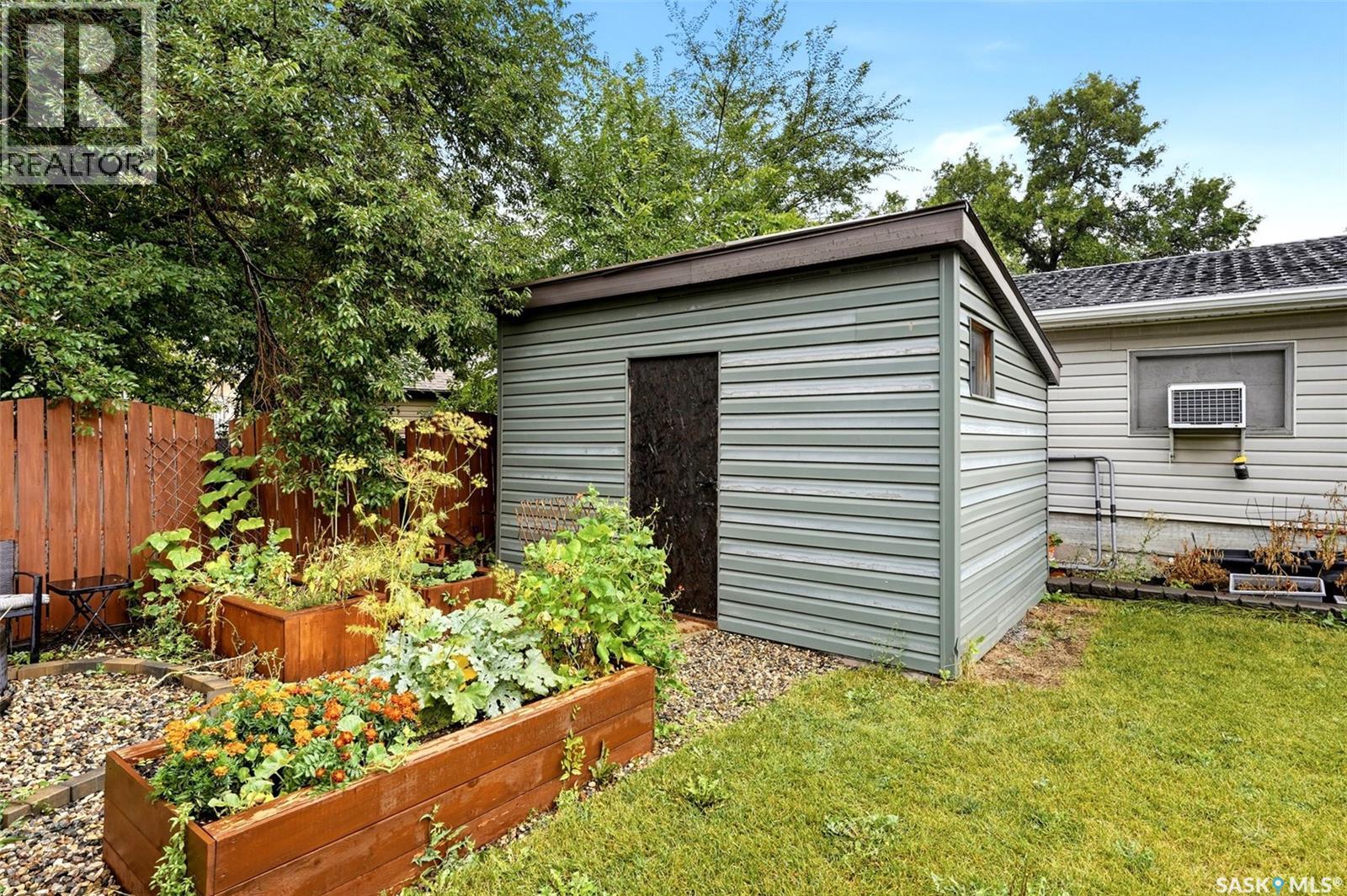 726 McIntosh STREET N - 41