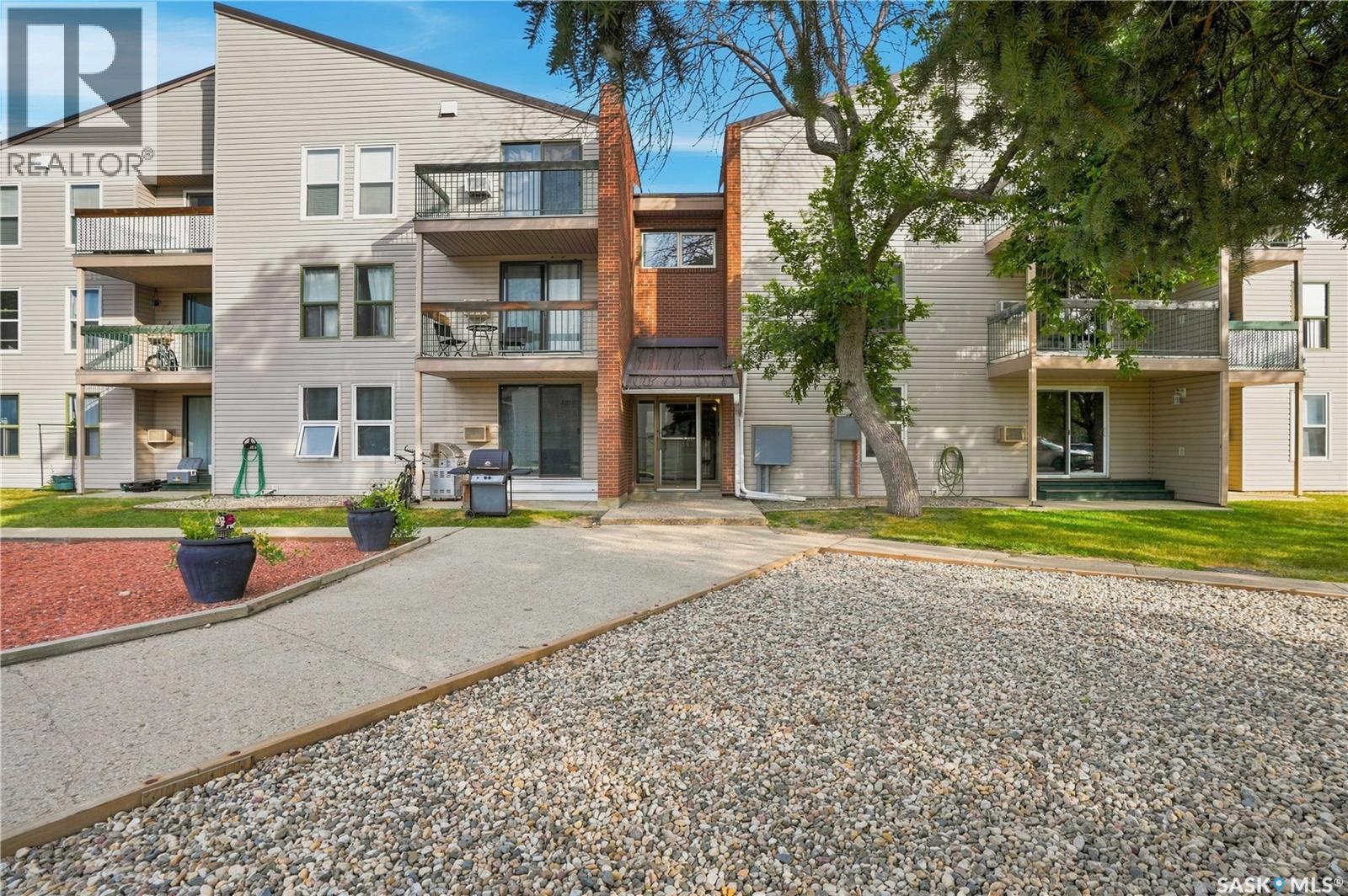 #301 34 Nollet AVENUE - 1