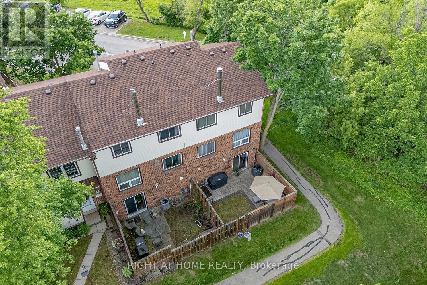 #21 2065 AMHERST HEIGHTS COURT - Image 32