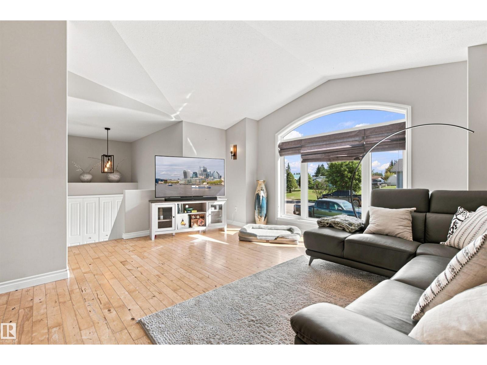 4806 53 Street - 10