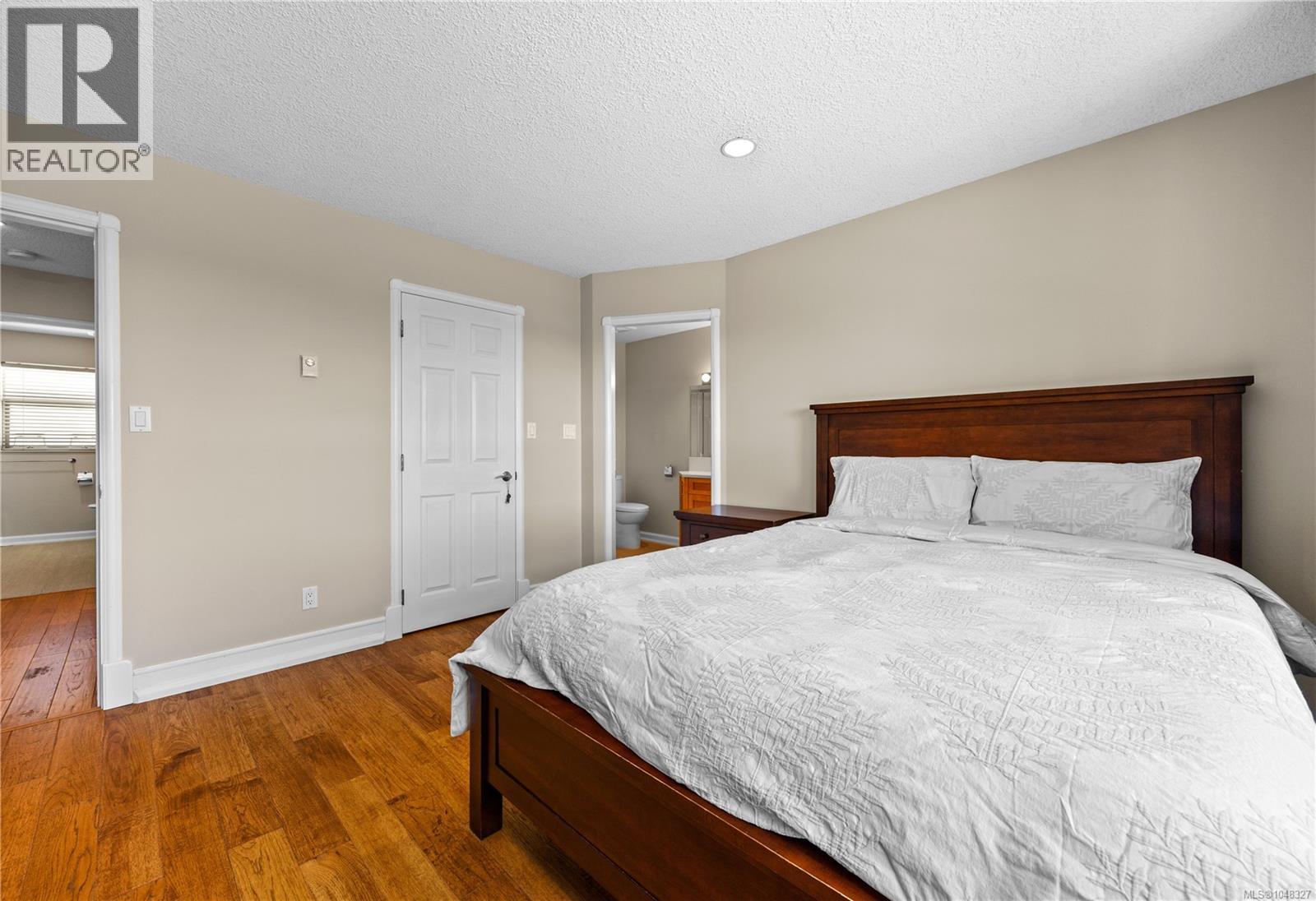 2415 Departure Bay Rd - Image 51