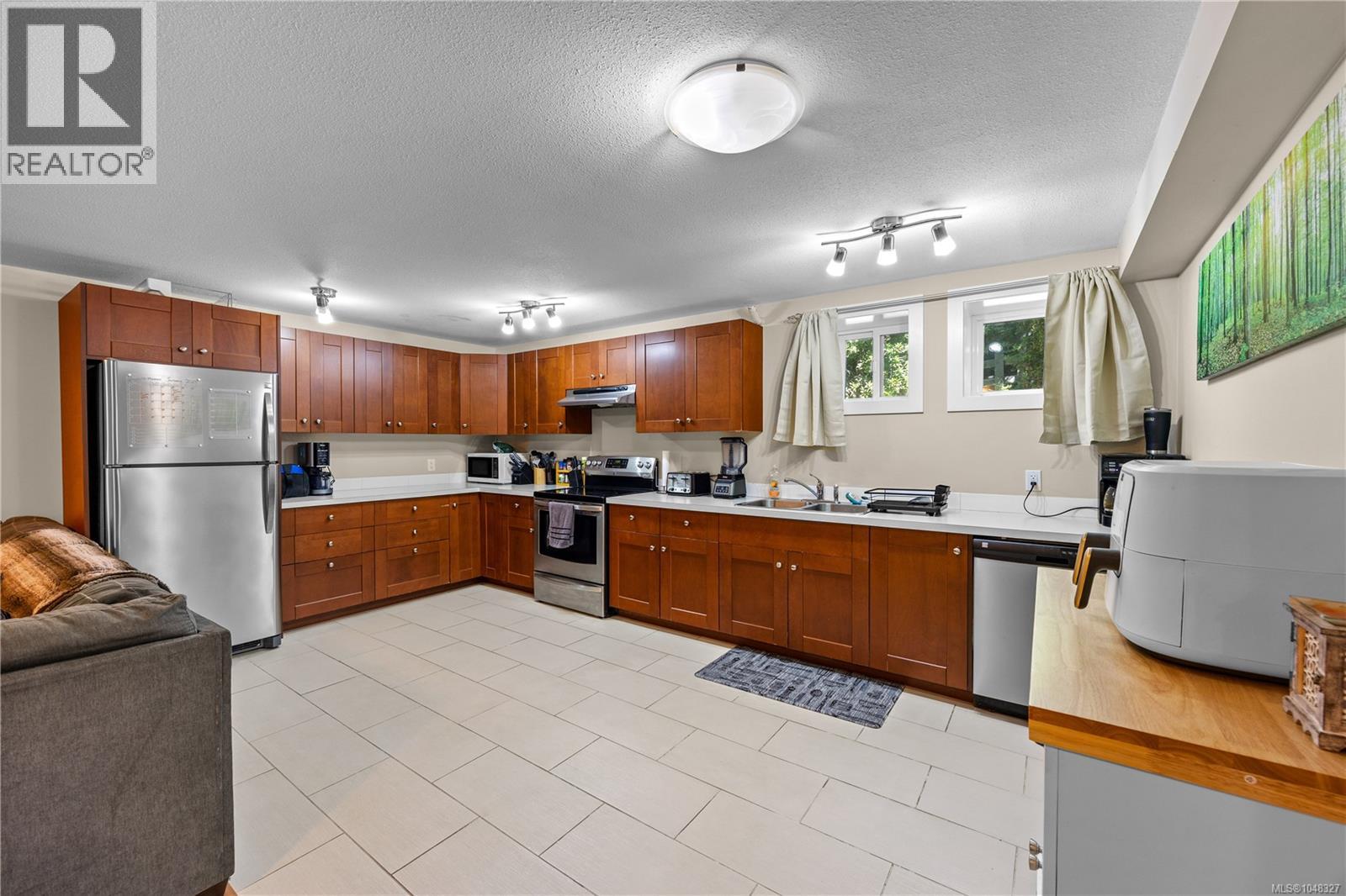2415 Departure Bay Rd - Image 69