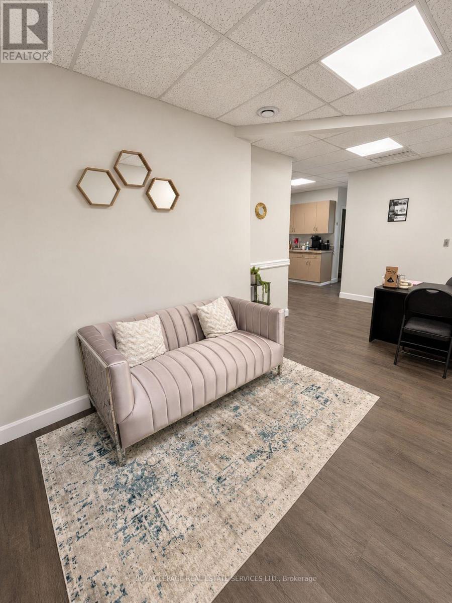#304 83 Mill Street, Halton Hills (Georgetown), Ontario, L7G5E9, Halton Hills (Georgetown), Ontario — photo 4 of 5