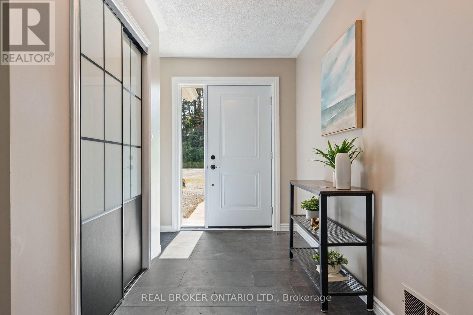 553 NORFOLK COUNTY ROAD 21 - Image 3