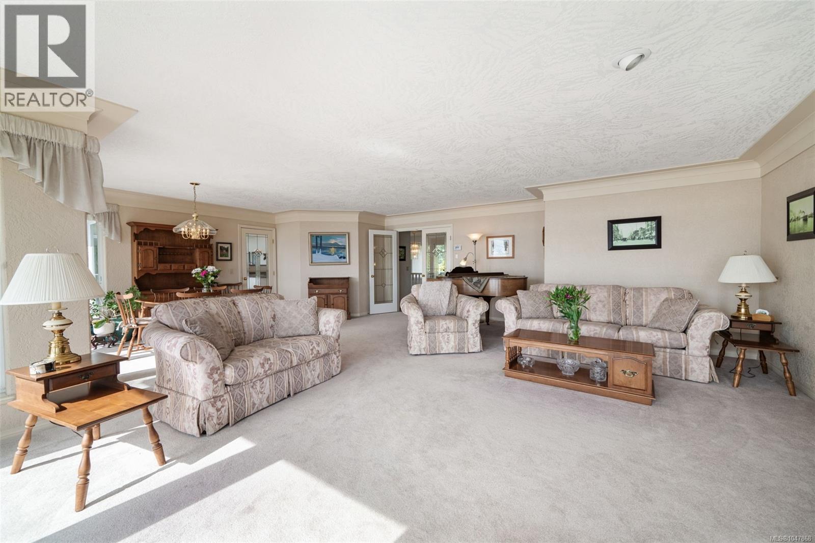 5991 Sooke Rd - Image 14