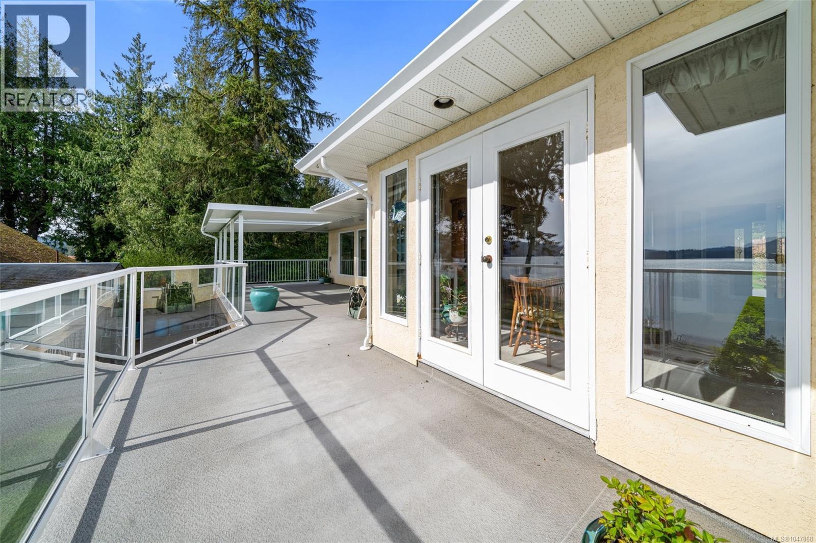 5991 Sooke Rd - Image 38