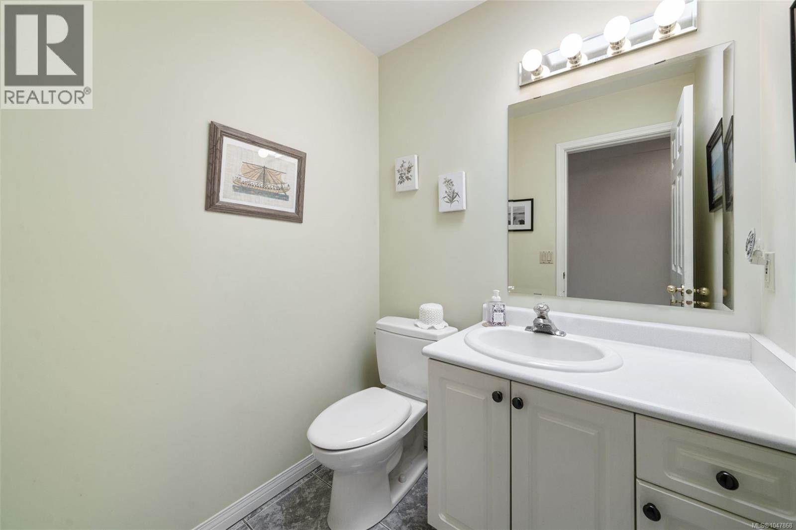 5991 Sooke Rd - Image 41