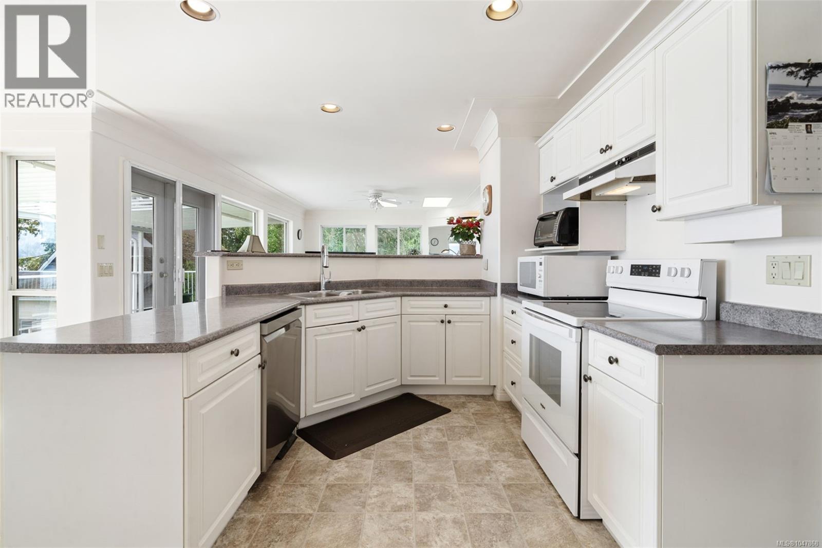 5991 Sooke Rd - Image 9