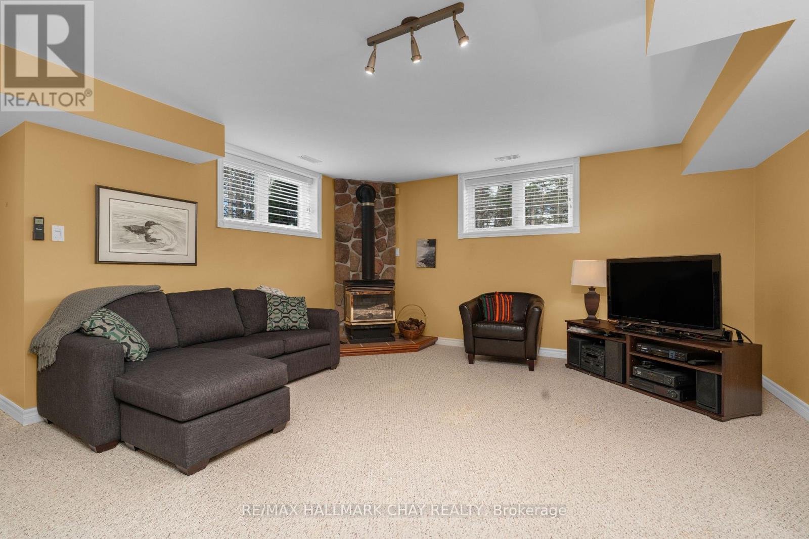 16 CHESTNUT LANE - Image 25