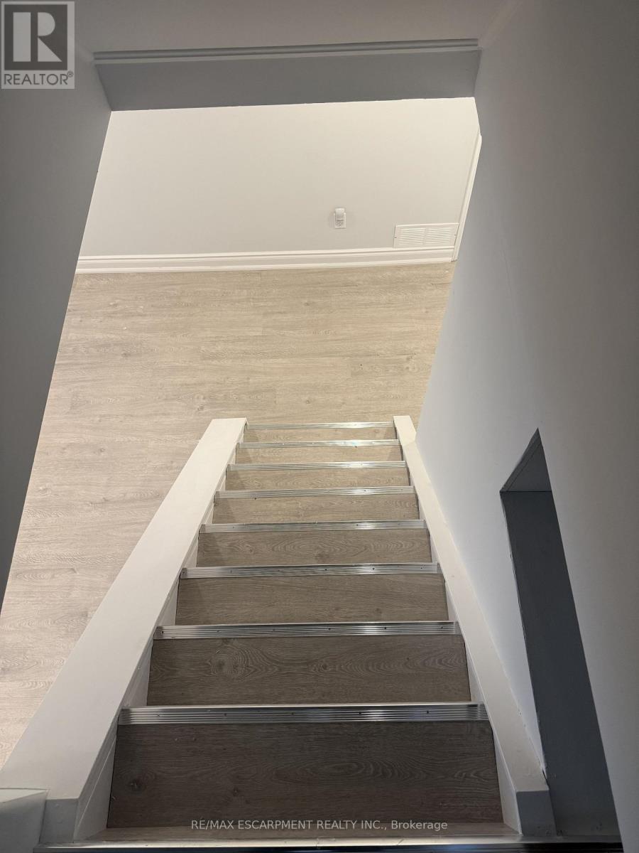 #2 41 Beamer Avenue, St. Catharines (Bunting/Linwell), Ontario, L2M2L6, St. Catharines (Bunting/Linwell), Ontario — photo 4 of 5