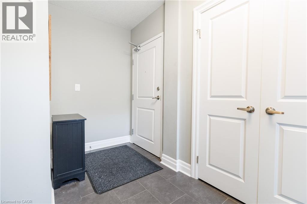 240 VILLAGEWALK Boulevard, London, Ontario, N6G0P6, London, Ontario — photo 2 of 5