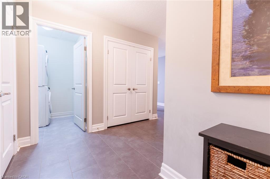 240 VILLAGEWALK Boulevard, London, Ontario, N6G0P6, London, Ontario — photo 3 of 5