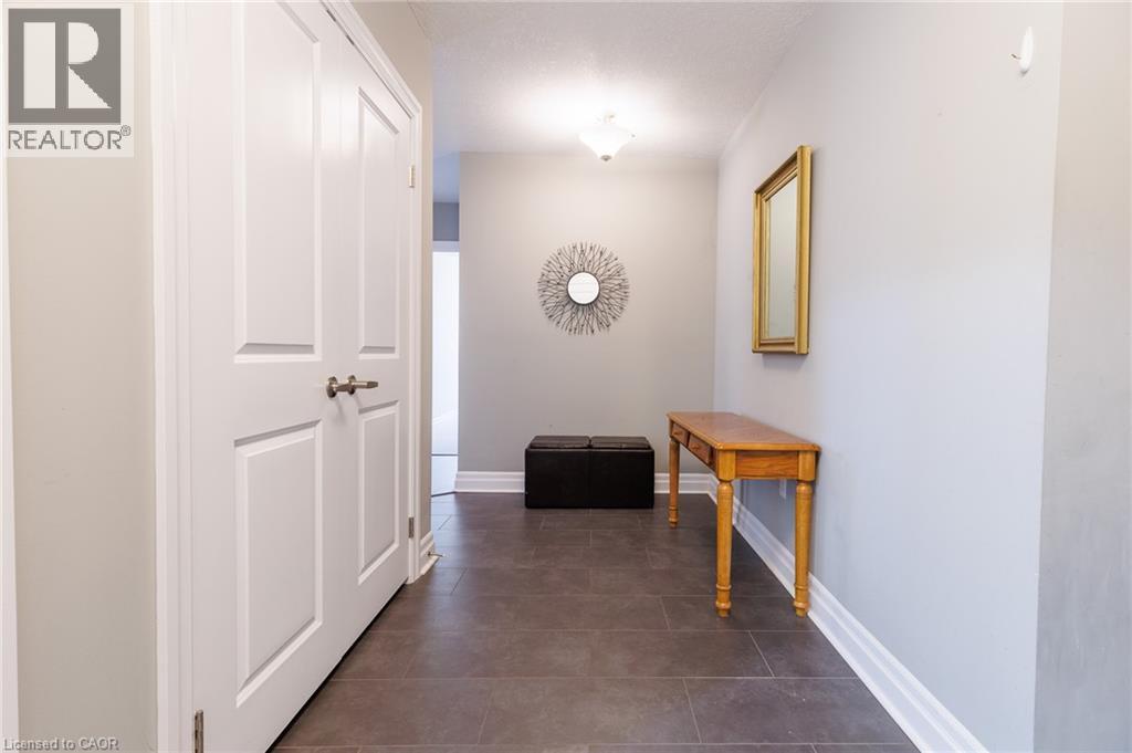 240 VILLAGEWALK Boulevard, London, Ontario, N6G0P6, London, Ontario — photo 5 of 5