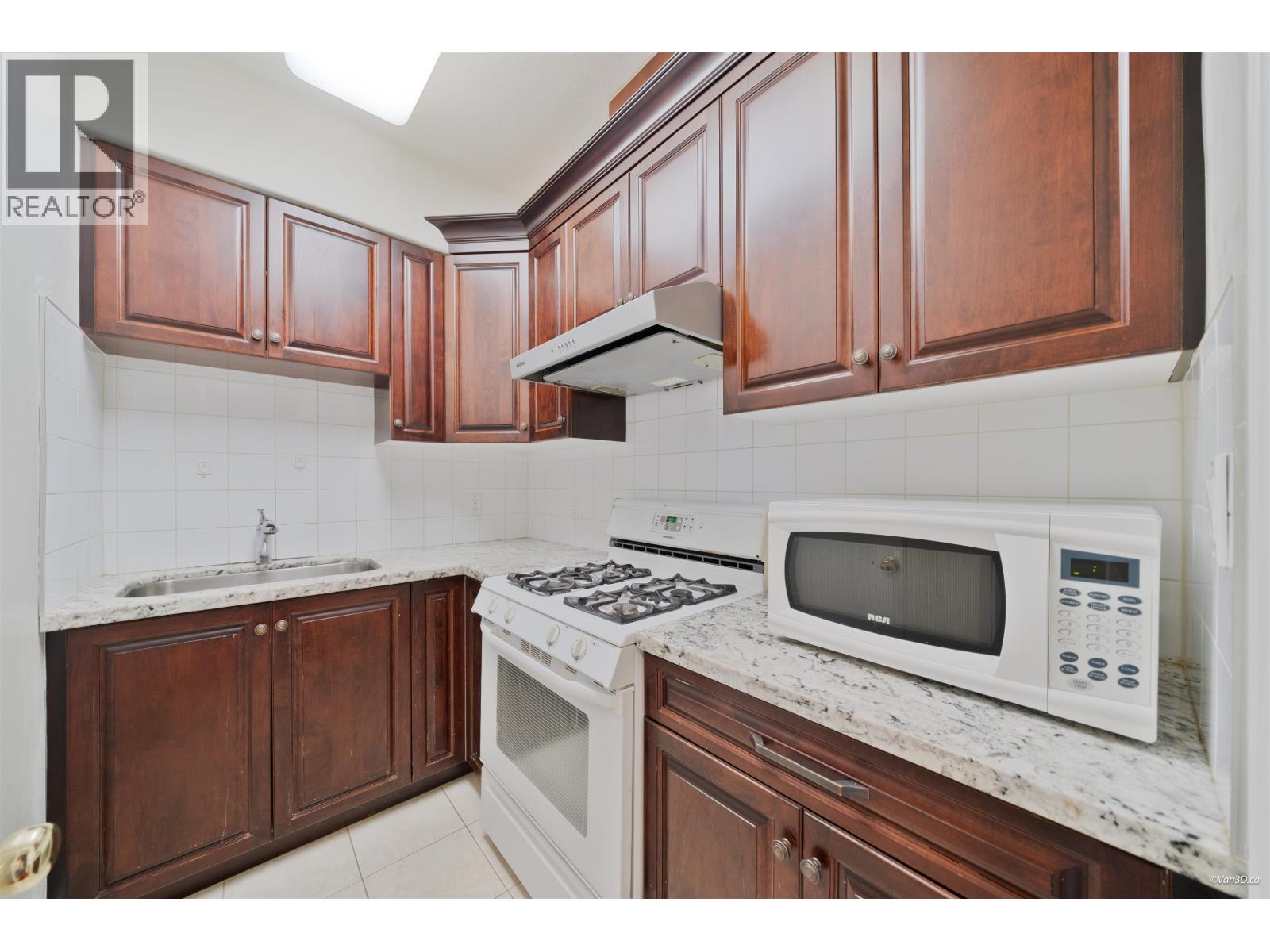 7157 RIDGEVIEW Drive, Burnaby, British Columbia, V5A4S1, Burnaby, British Columbia — photo 5 of 5
