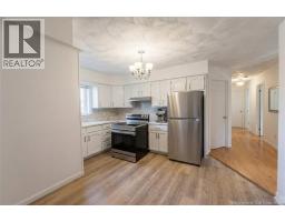 27 Woodstone Crescent, photo 5