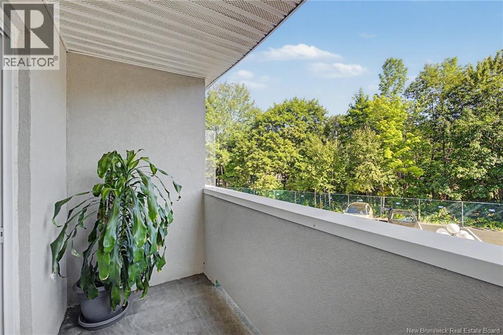 #203 158 Hanwell Road - 32