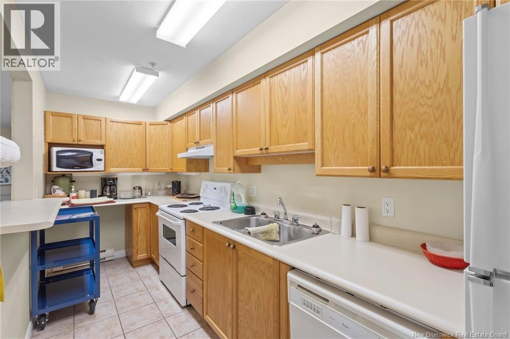 #203 158 Hanwell Road - Image 37
