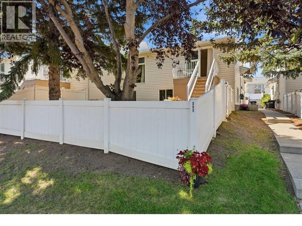 237 Sabrina Way SW, Calgary, Alberta, T2W4J4