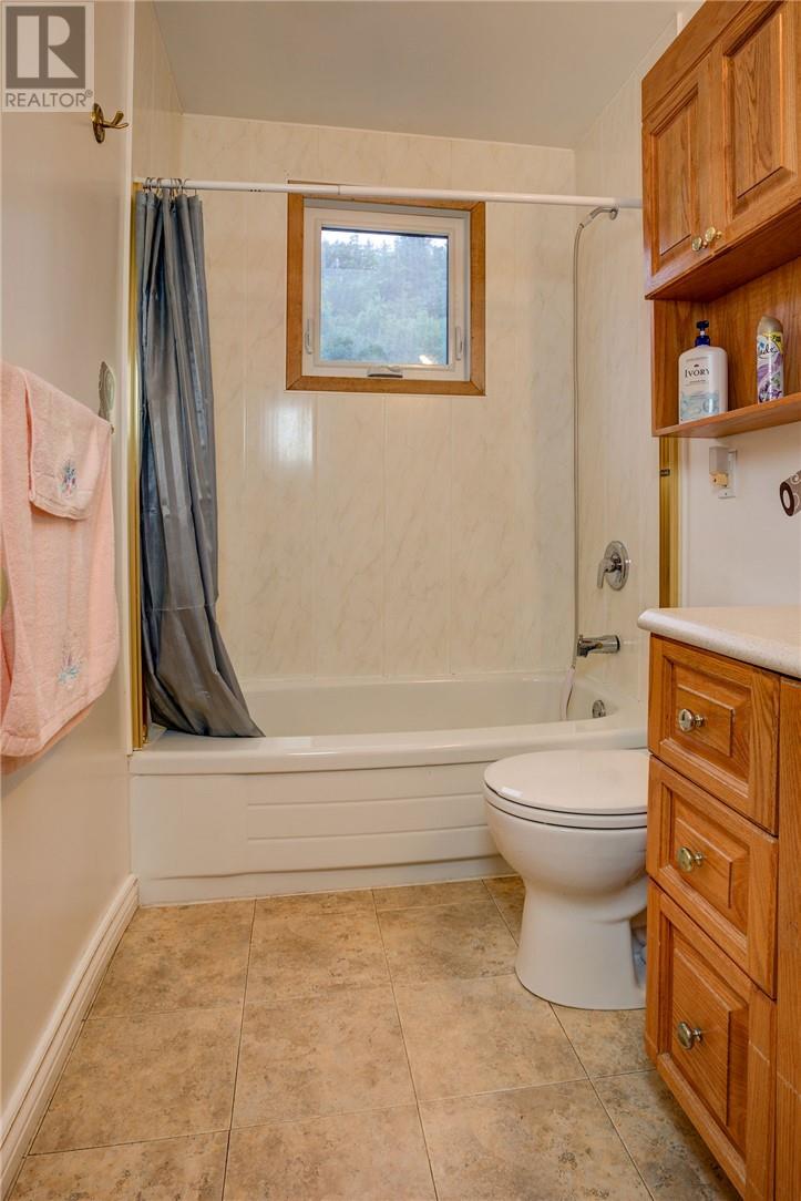 102 Ash Street - 12