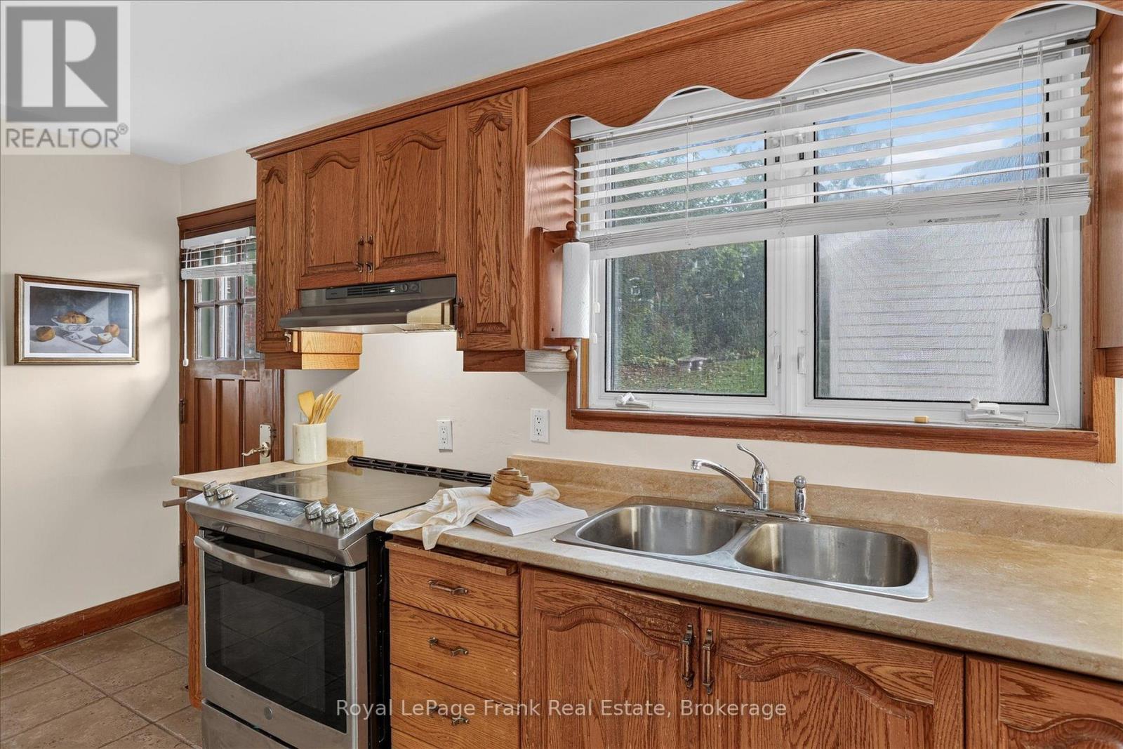 174 SOPHIA STREET - 12