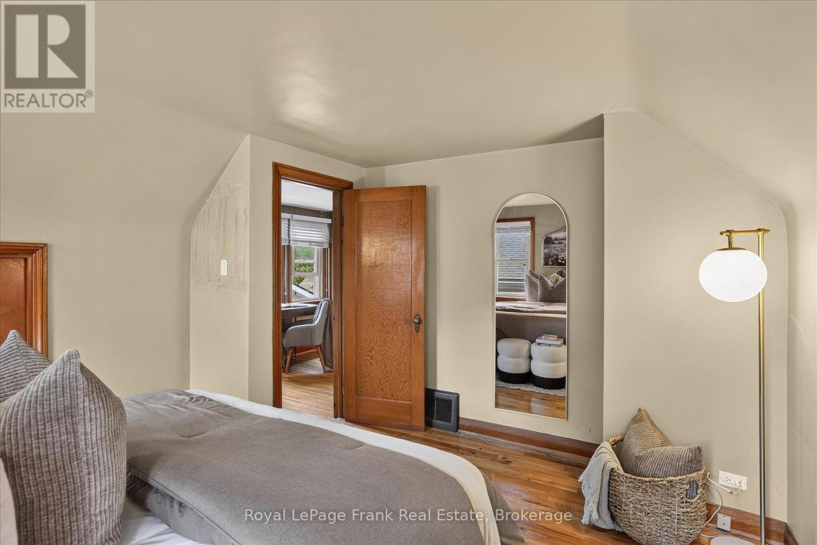 174 SOPHIA STREET - 19